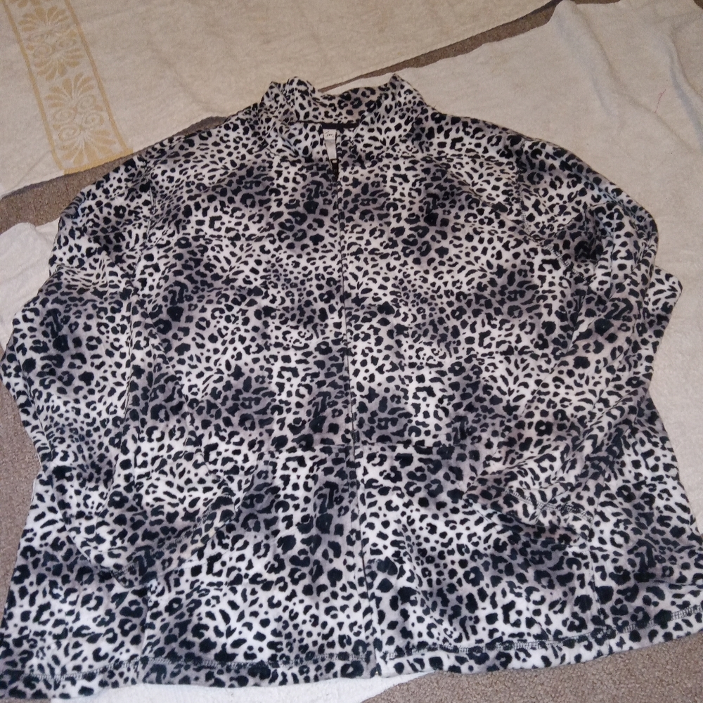 Lightweight jacket by Kim Rogers. Animal print. Size 3x